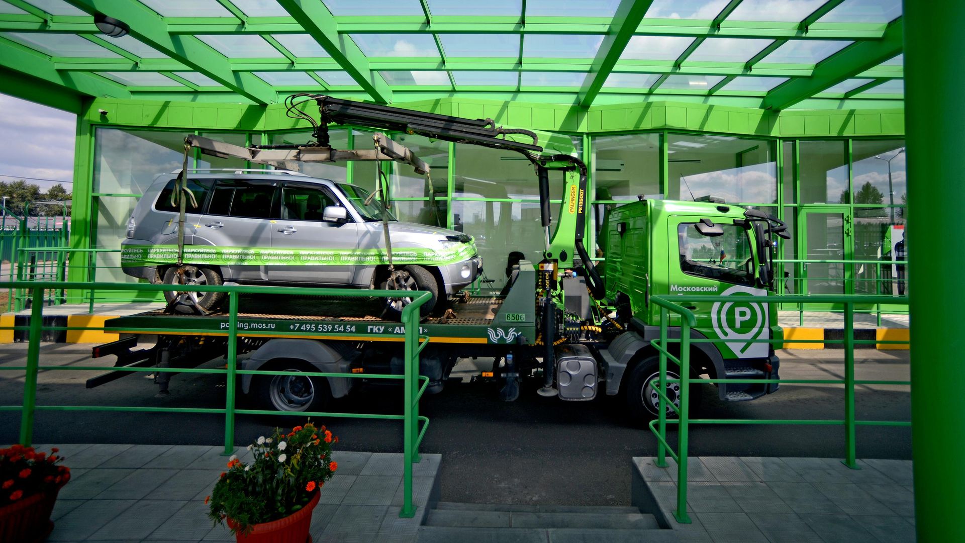 Эвакуация автомобиля на штрафстоянку Эвакуация автомобиля на штрафстоянку - РИА Новости, 1920, 17.08.2026