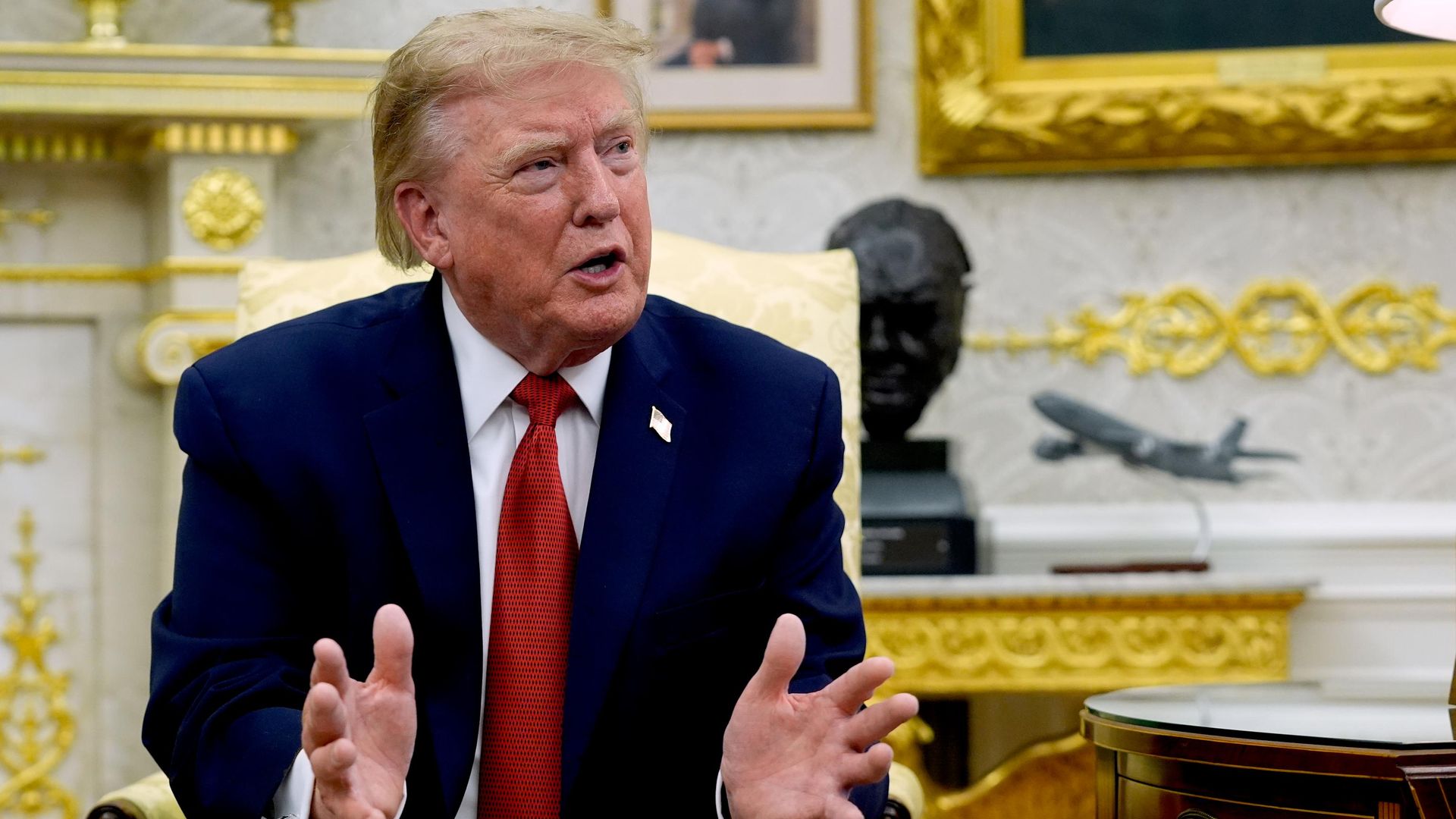 Президент США Дональд Трамп выступает в Овальном кабинете Белого дома. 17 августа 2026 - РИА Новости, 1920, 17.08.2026