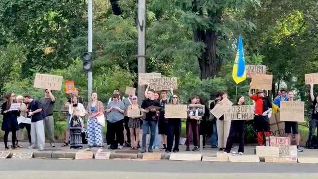 Митинг против отставки экс-министра обороны Украины Михаила Федорова у здания Верховной рады