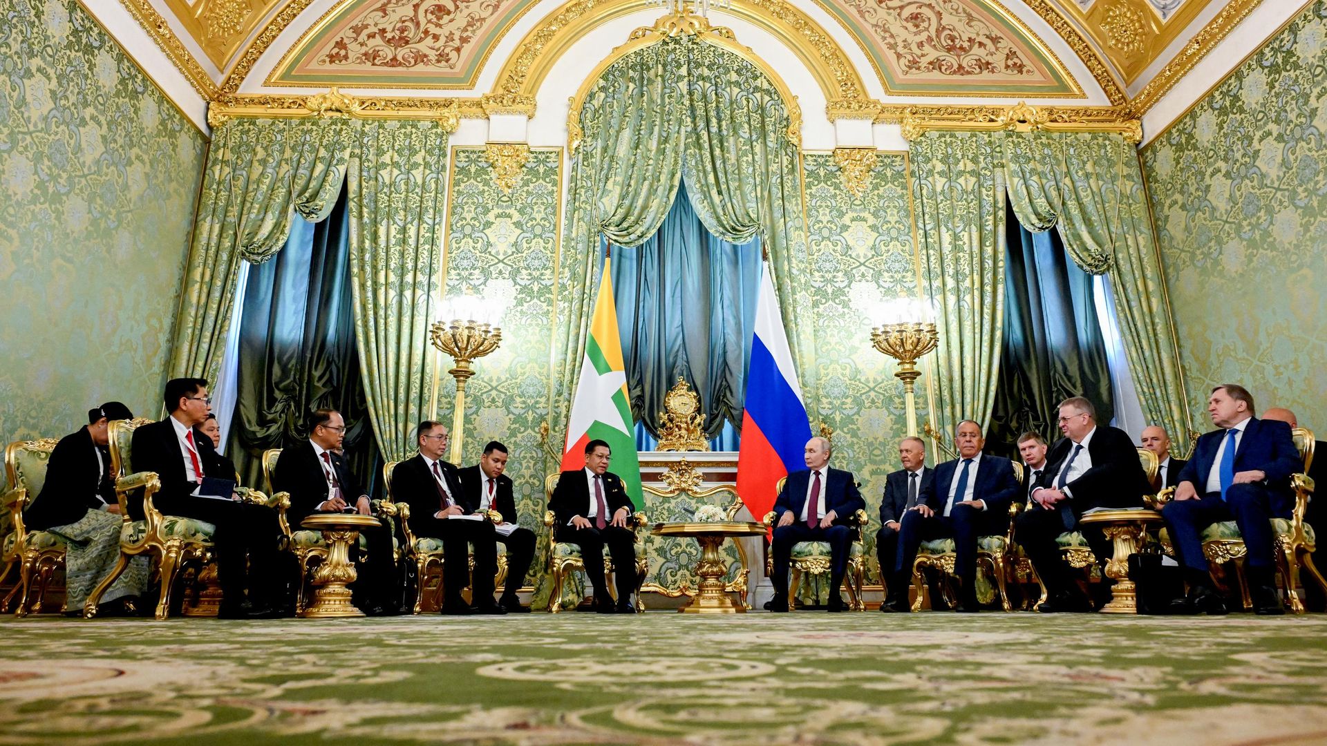 Президент РФ Владимир Путин и президент Мьянмы Мин Аун Хлайн во время встречи в Москве Президент РФ Владимир Путин и президент Мьянмы Мин Аун Хлайн во время встречи в Москве - РИА Новости, 1920, 18.08.2026