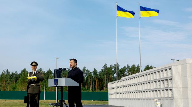Владимир Зеленский во время церемонии перезахоронения останков Евгения Коновальца в Киеве