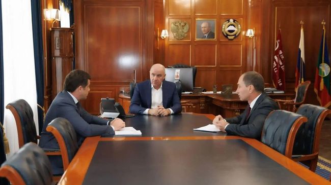 Глава Карачаево-Черкесской Республики Рашид Темрезов во время совещания по подготовке учебных заведений республики к началу нового учебного года