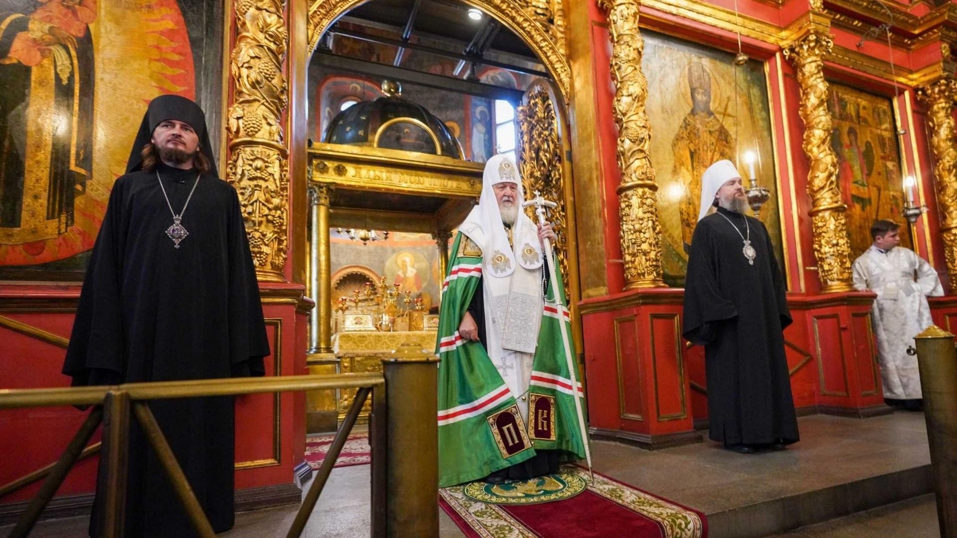 Патриарх Московский и всея Руси Кирилл во время молебна в Архангельском соборе Московского Кремля у мощей благоверного князя Димитрия Донского Патриарх Московский и всея Руси Кирилл во время молебна в Архангельском соборе Московского Кремля у мощей благоверного князя Димитрия Донского - РИА Новости, 1920, 18.08.2026