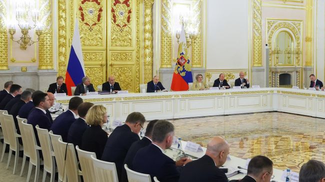 Президент РФ Владимир Путин проводит заседание Совета по стратегическому развитию и национальным проектам Президент РФ Владимир Путин проводит заседание Совета по стратегическому развитию и национальным проектам