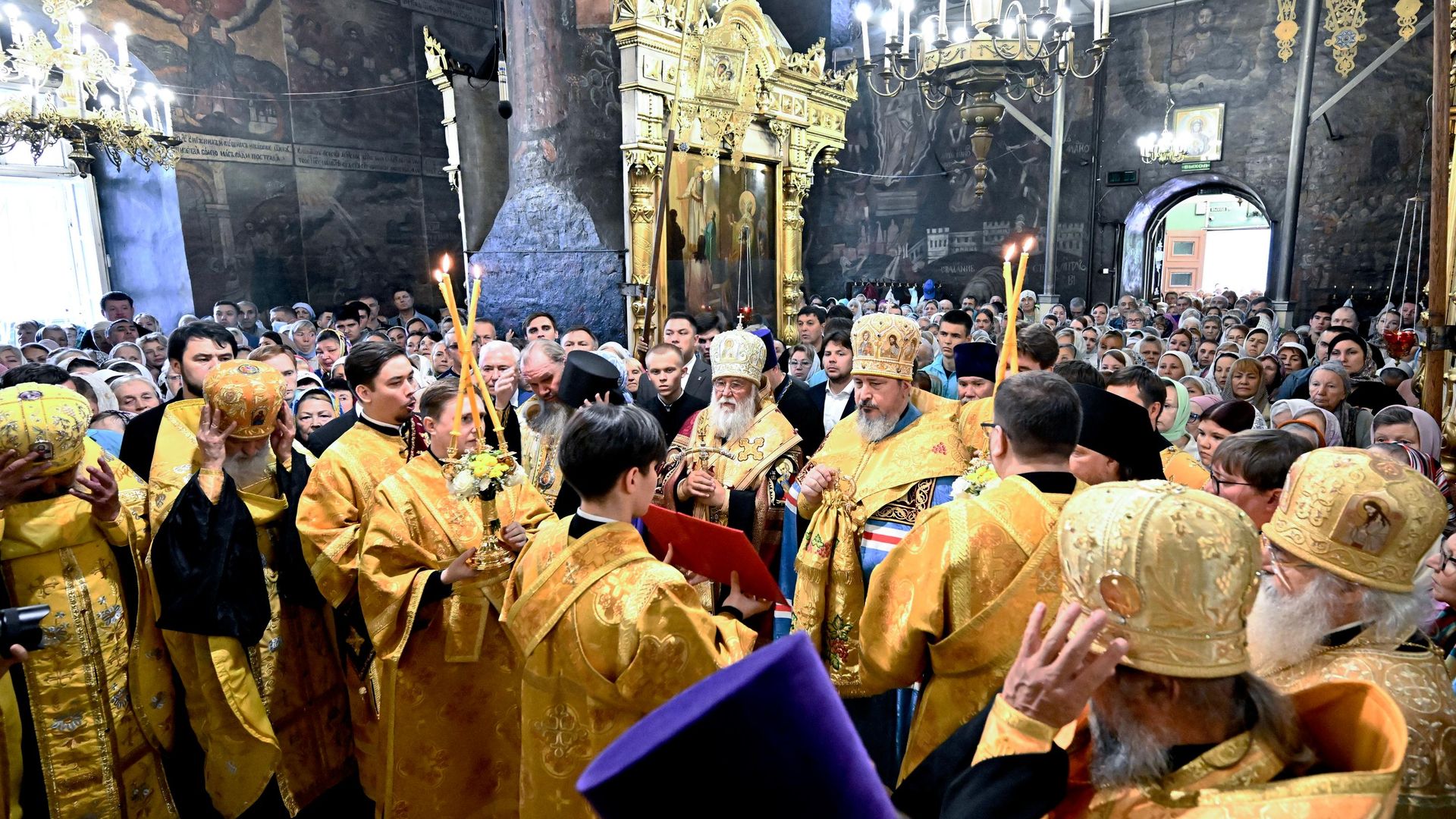 Молебен у мощей святителя Спиридона Тримифунтского в Введенском соборе в Чебоксарах - РИА Новости, 1920, 21.08.2026