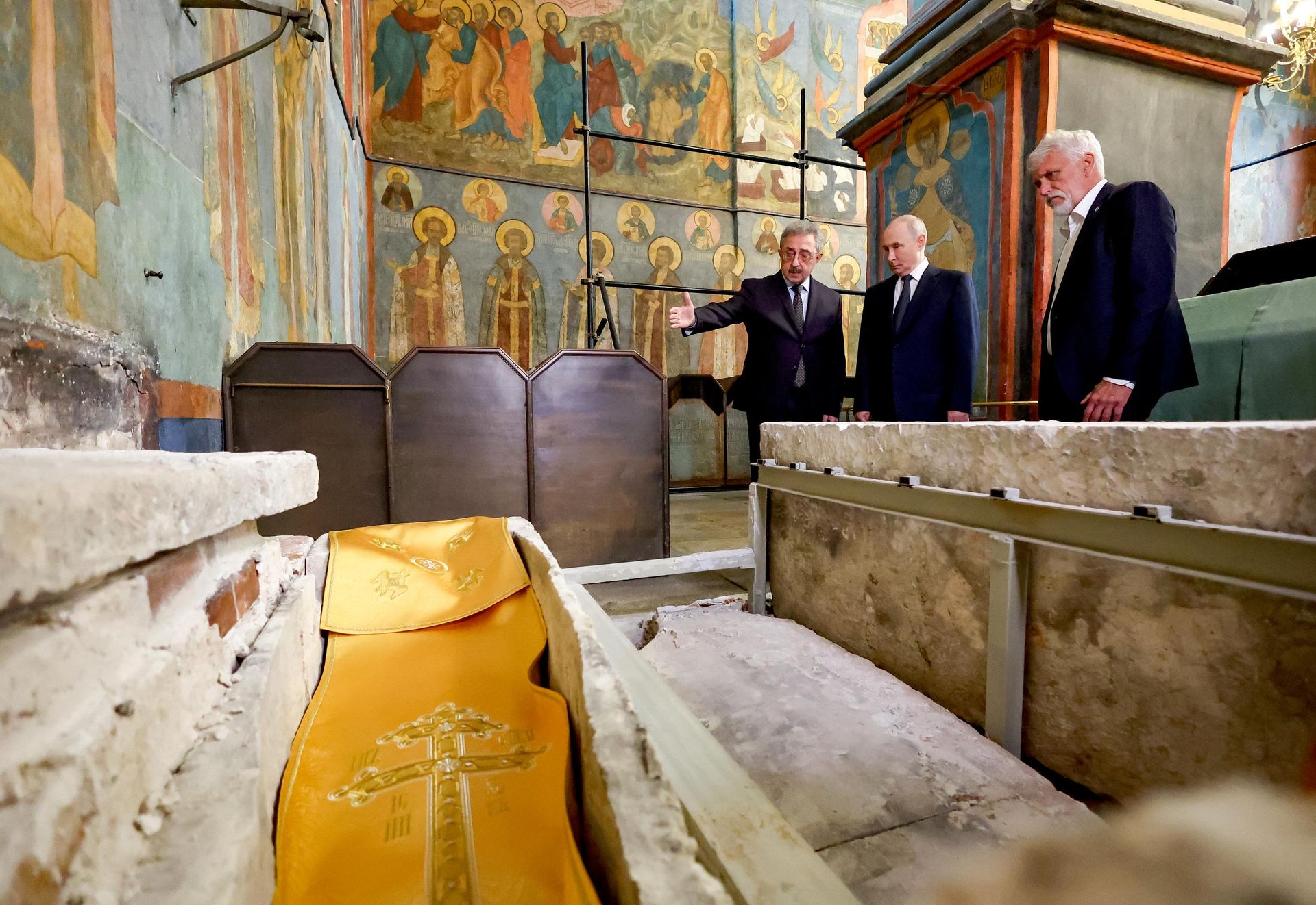 Президент РФ Владимир Путин у раки с мощами святого князя-воина Дмитрия Донского в Архангельском соборе Московского Кремля - РИА Новости, 1920, 04.09.2026