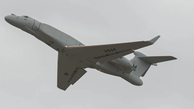 Американский самолет радиоэлектронной борьбы EA-37B Compass Call