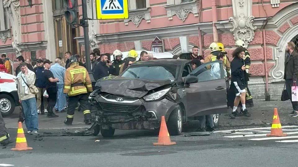 Последствия ДТП на Невском проспекте в Санкт-Петербурге Последствия ДТП на Невском проспекте в Санкт-Петербурге - РИА Новости, 1920, 21.08.2026
