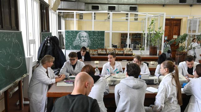 Студенты во время занятий