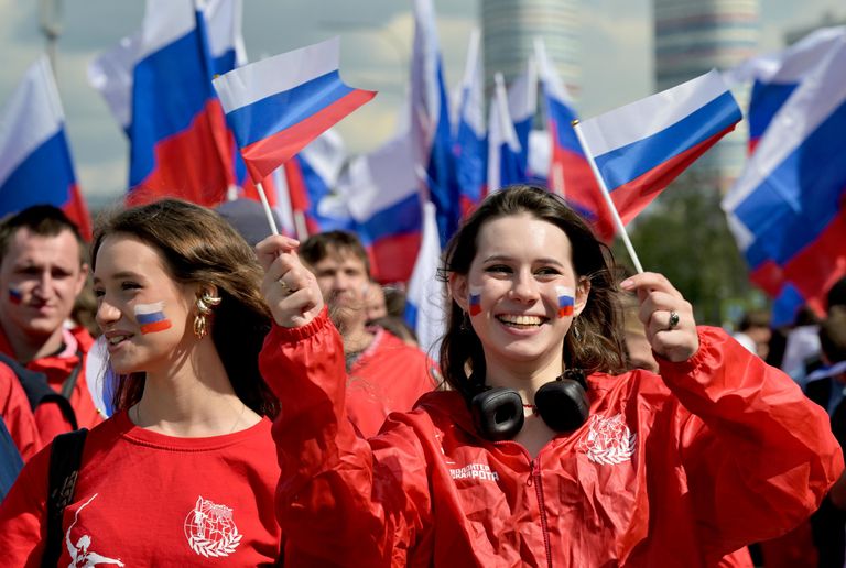 Торжественная акция с флагами на ВДНХ в Москве ко Дню Государственного флага РФ Торжественная акция с флагами на ВДНХ в Москве ко Дню Государственного флага РФ
