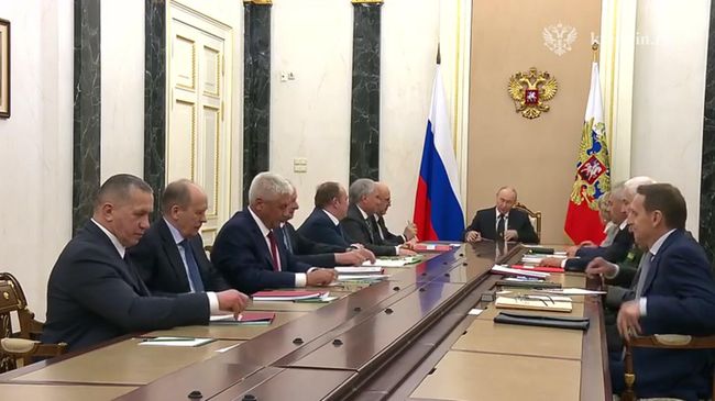 Путин провел совещание с членами Совета безопасности 