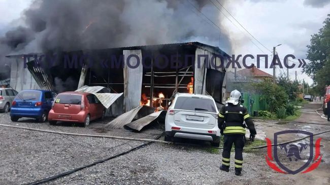 Пожар в автосервисе в Домодедово Московской области