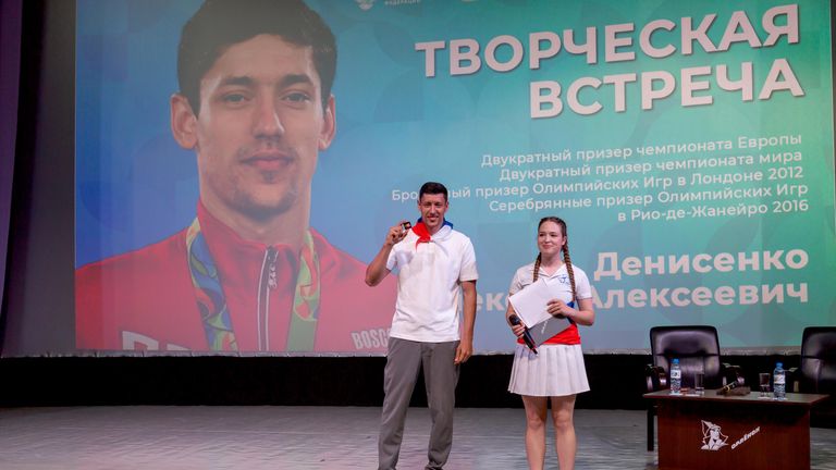 Алексей Денисенко, заслуженный мастер спорта по тхэквондо во время творческой встречи с орлятами