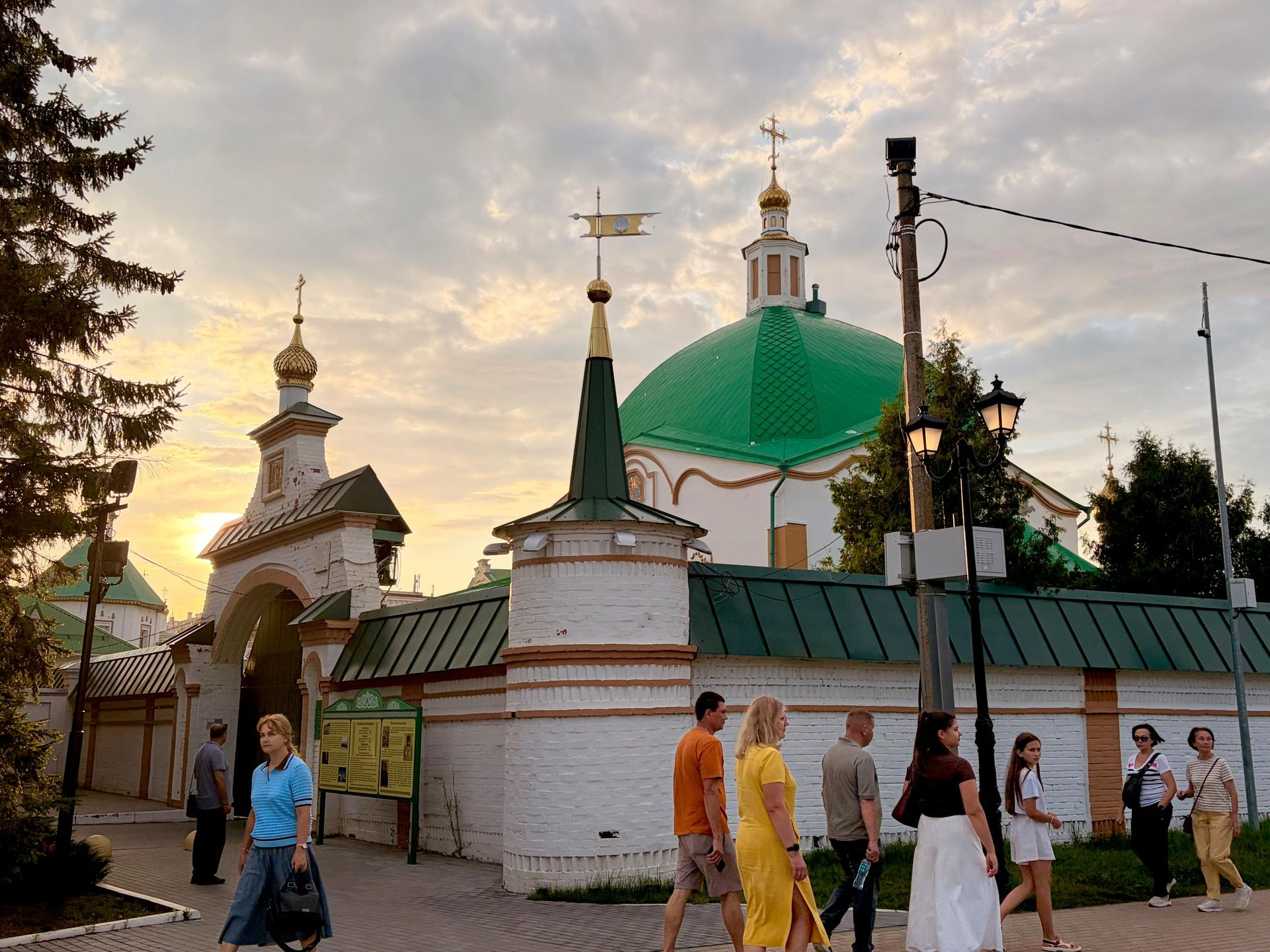 Чебоксарский Свято-Троицкий мужской монастырь. Чебоксары Чебоксарский Свято-Троицкий мужской монастырь. Чебоксары