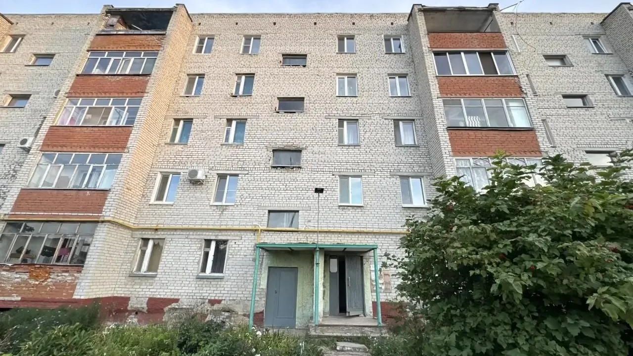 Дом, из окна которого выпал мальчик, в Вольске-18 Саратовской области Дом, из окна которого выпал мальчик, в Вольске-18 Саратовской области - РИА Новости, 1920, 21.08.2026