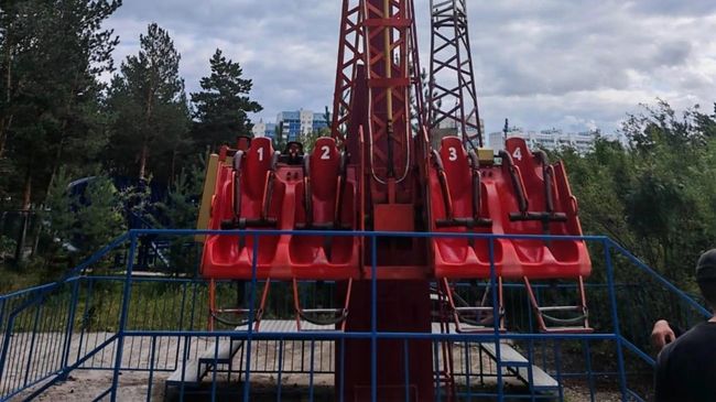 Место происшествия, где девочка выпала из аттракциона в Якутске