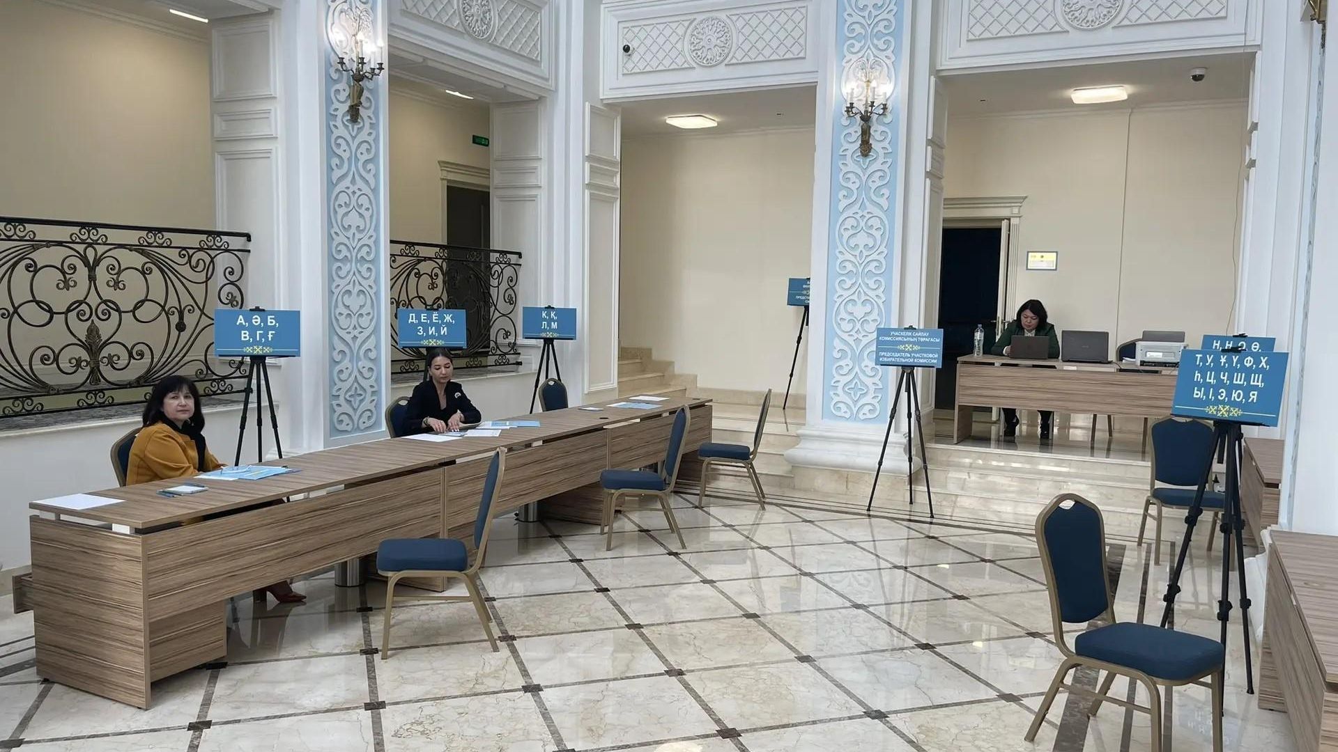 Избирательный участок в Москве во время выборов в курултай Казахстана Избирательный участок в Москве во время выборов в курултай Казахстана - РИА Новости, 1920, 23.08.2026
