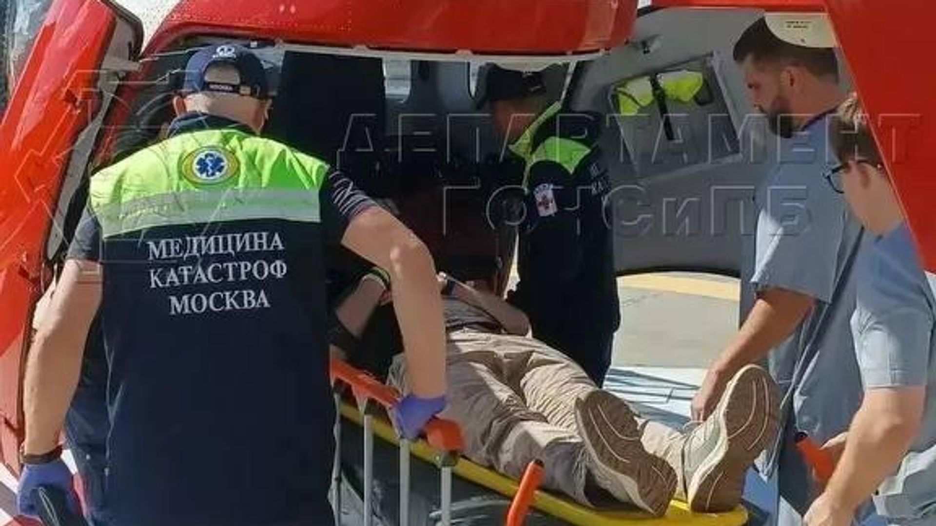 Эвакуация пострадавшего в ДТП на МКАДе Эвакуация пострадавшего в ДТП на МКАДе - РИА Новости, 1920, 23.08.2026