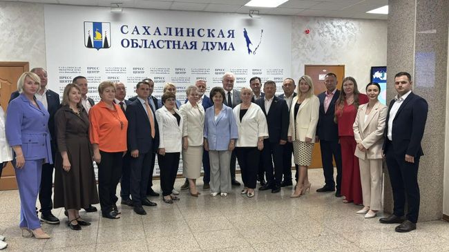 Члены комиссии Совета законодателей РФ в Южно-Сахалинске 