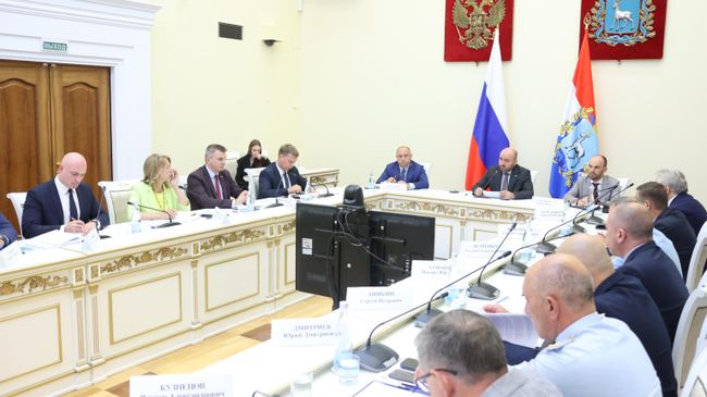 Члены правительства Самарской области  во время заседания 