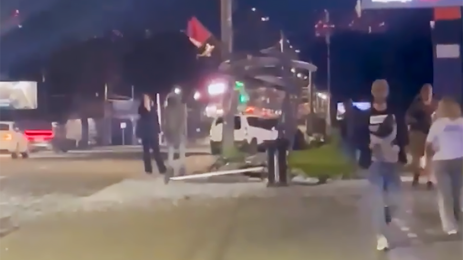 Разрушенная остановка после ДТП в Нижнем Новгороде Разрушенная остановка после ДТП в Нижнем Новгороде - РИА Новости, 1920, 25.08.2026