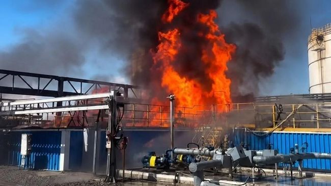 Возгорание на территории Атырауского нефтеперерабатывающего завода в Казахстане