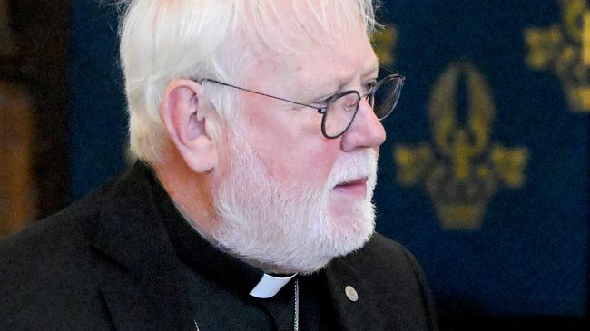 Секретарь Ватикана по отношениям с государствами и международными организациями архиепископ Пол Ричард Галлахер во время встречи с министром иностранных дел России Сергеем Лавровым