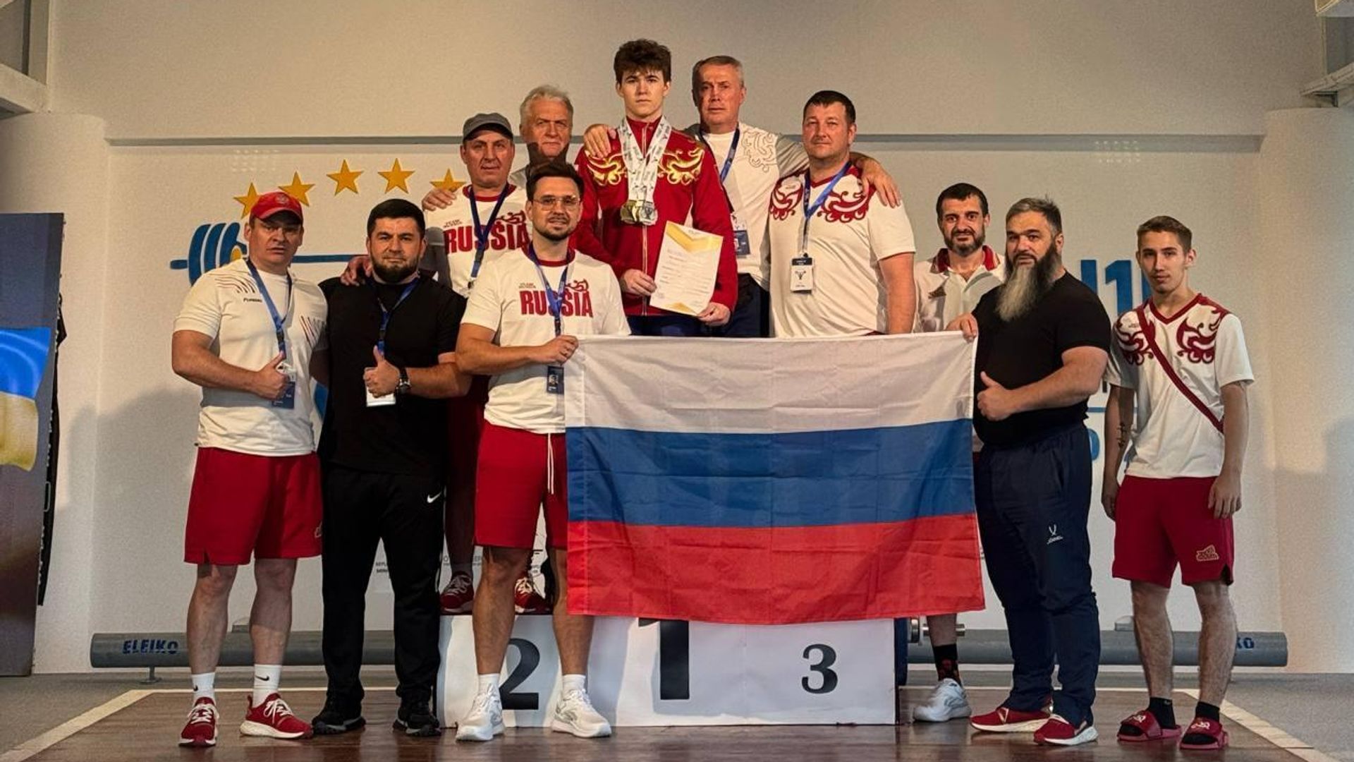 Арсений Курочкин с командой на чемпионате Европы по тяжелой атлетике в Косово Арсений Курочкин с командой на чемпионате Европы по тяжелой атлетике в Косово - РИА Новости, 1920, 25.08.2026