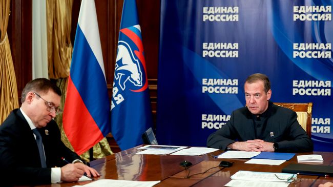 Зампред Совбеза России Дмитрий Медведев проводит совещание по теме модернизации сельских отделений Почты России