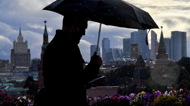 Москвичей предупредили о дожде и сильном ветре в четверг