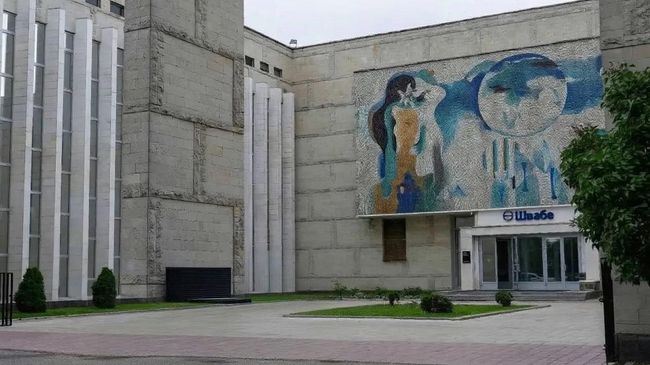 Штаб-квартира холдинга Швабе рядом с гостиницей Космос в Москве