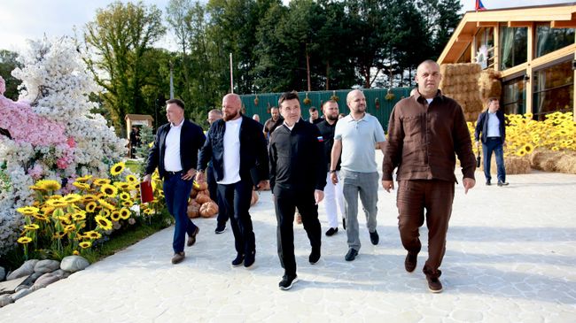 Губернатор Московской области Андрей Воробьев приехал в благоустроенный парк в подмосковном Серпухове
