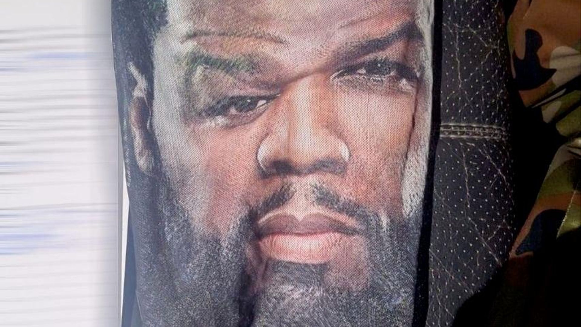 Маска с портретом рэпера 50 Cent, которую использовал украинский адвокат при попытке вывезти военнообязанного за границу - РИА Новости, 1920, 26.08.2026