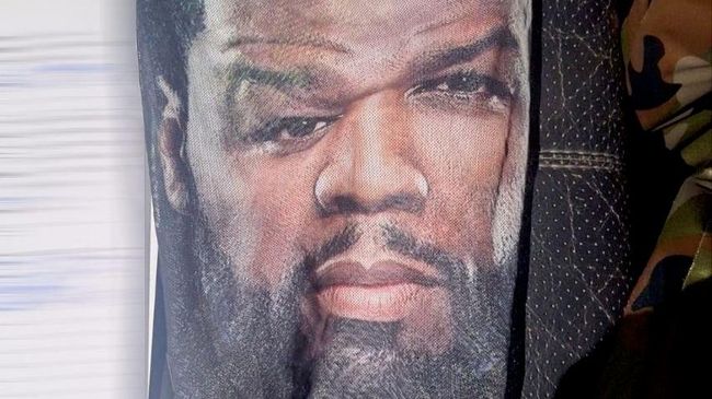 Маска с портретом рэпера 50 Cent, которую использовал украинский адвокат при попытке вывезти военнообязанного за границу