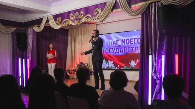 Концерт Флаг моего государства в честь Дня Государственного Флага Российской Федерации в Донецке