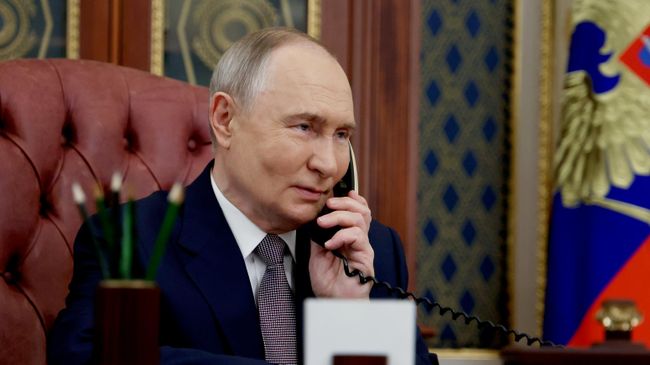 Путин поговорил по телефону с Вучичем