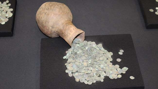 Монеты, обнаруженные археологами в историческом центре Коломны