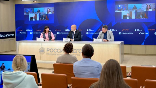 Круглый стол в формате видеомоста на тему: Учиться в России: итоги приемной кампании 2026 года