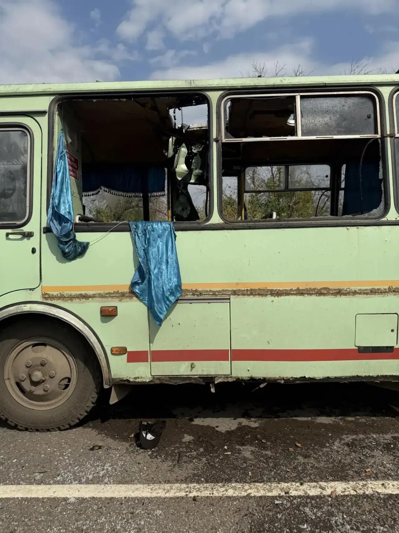 Последствия удара украинского дрона по автобусу в ЛНР Последствия удара украинского дрона по автобусу в ЛНР - РИА Новости, 1920, 26.08.2026