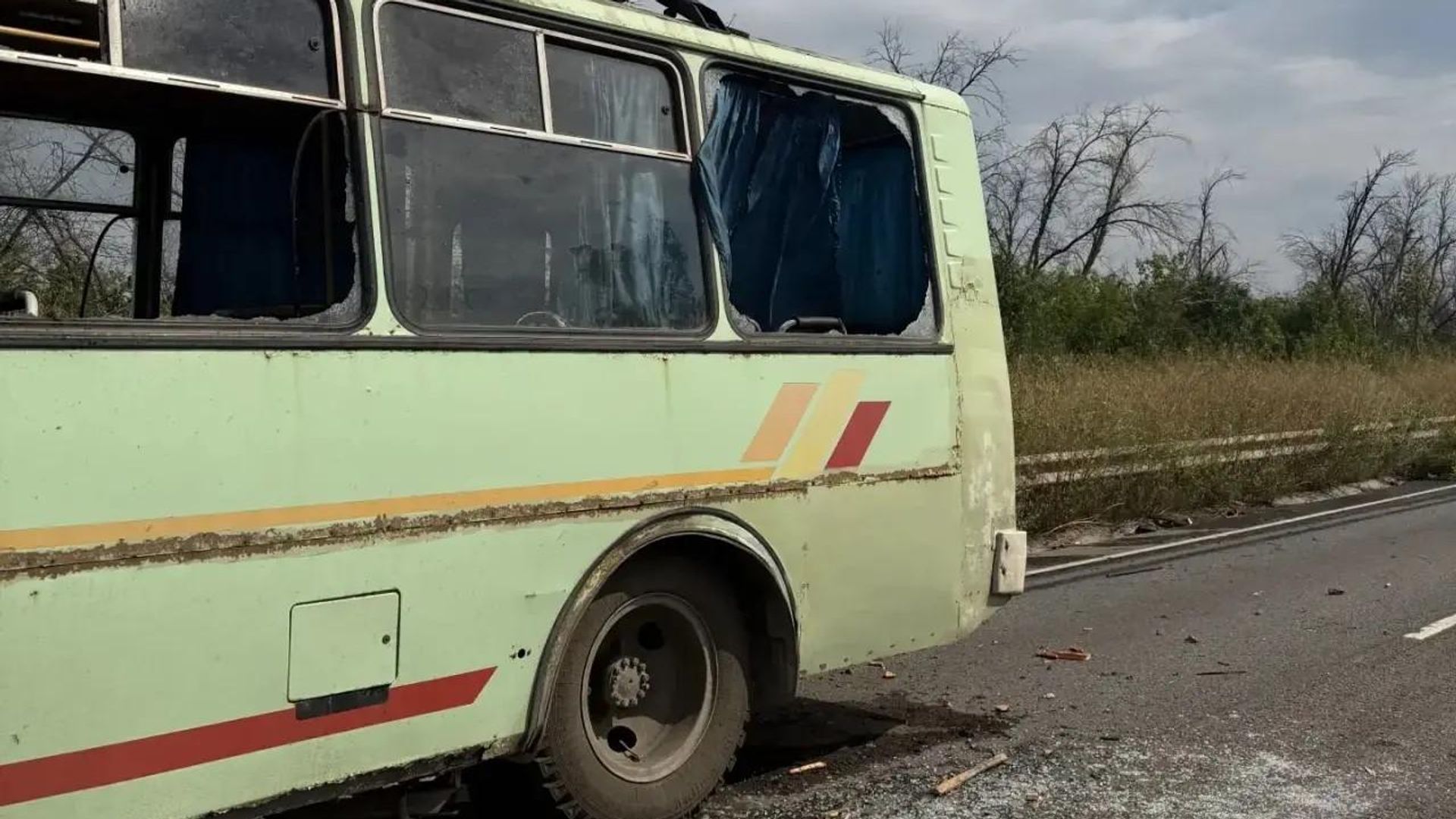 Последствия удара украинского дрона по автобусу в ЛНР Последствия удара украинского дрона по автобусу в ЛНР - РИА Новости, 1920, 26.08.2026