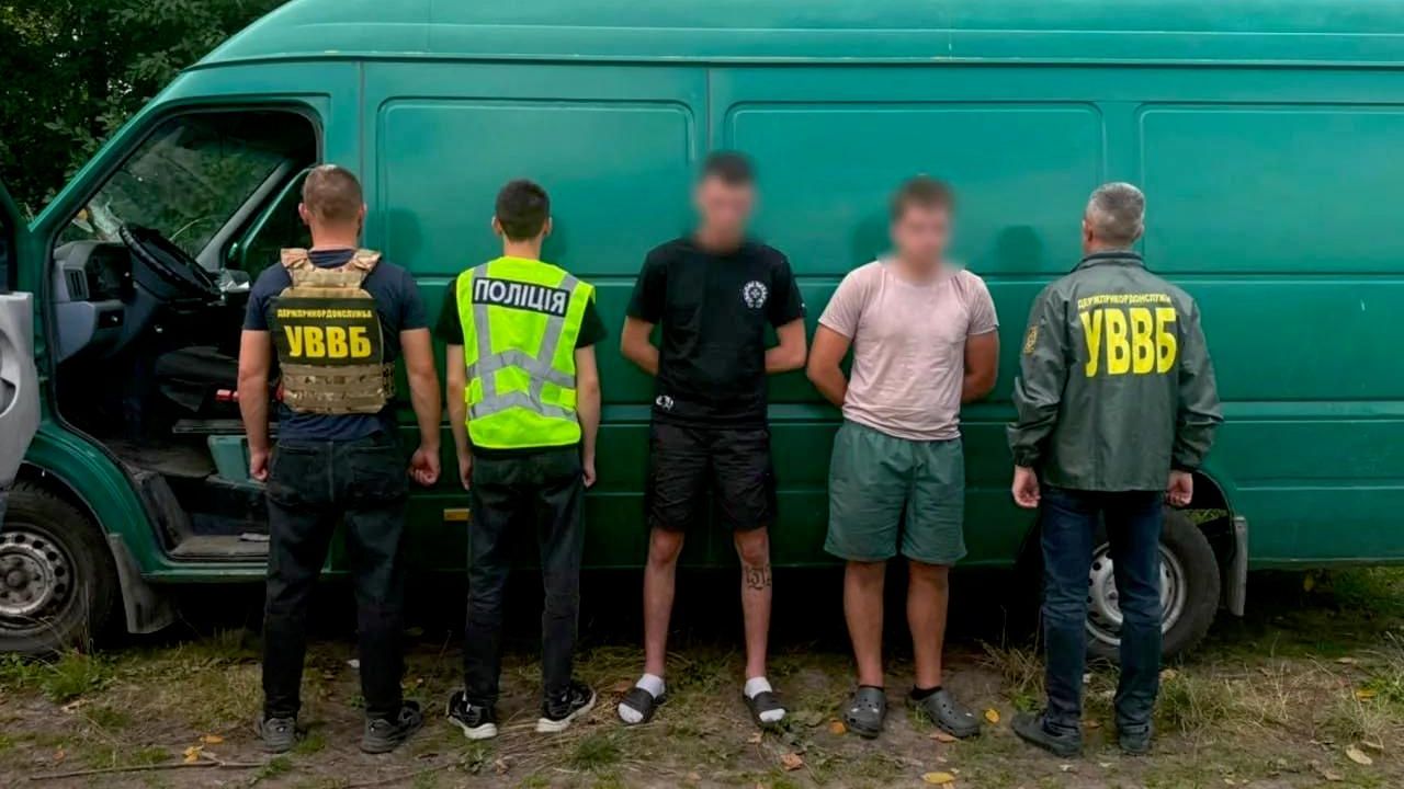 Двое жителей Украины задержаны за организацию канала нелегальной переправки военнообязанных мужчин за границу Двое жителей Украины задержаны за организацию канала нелегальной переправки военнообязанных мужчин за границу - РИА Новости, 1920, 26.08.2026