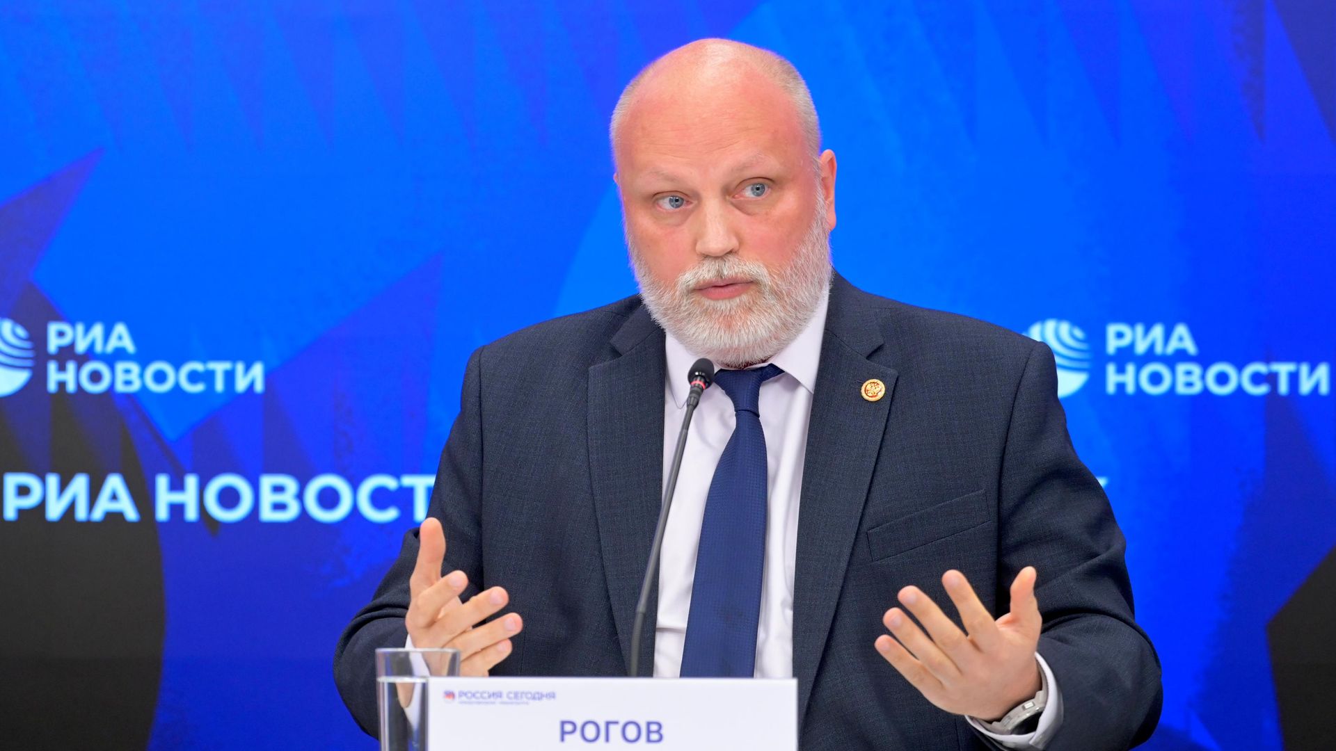 Председатель Комиссии Общественной палаты РФ по поддержке соотечественников и развитию общественной дипломатии, сопредседатель Координационного совета по интеграции новых субъектов РФ Владимир Рогов Председатель Комиссии Общественной палаты РФ по поддержке соотечественников и развитию общественной дипломатии, сопредседатель Координационного совета по интеграции новых субъектов РФ Владимир Рогов - РИА Новости, 1920, 26.08.2026