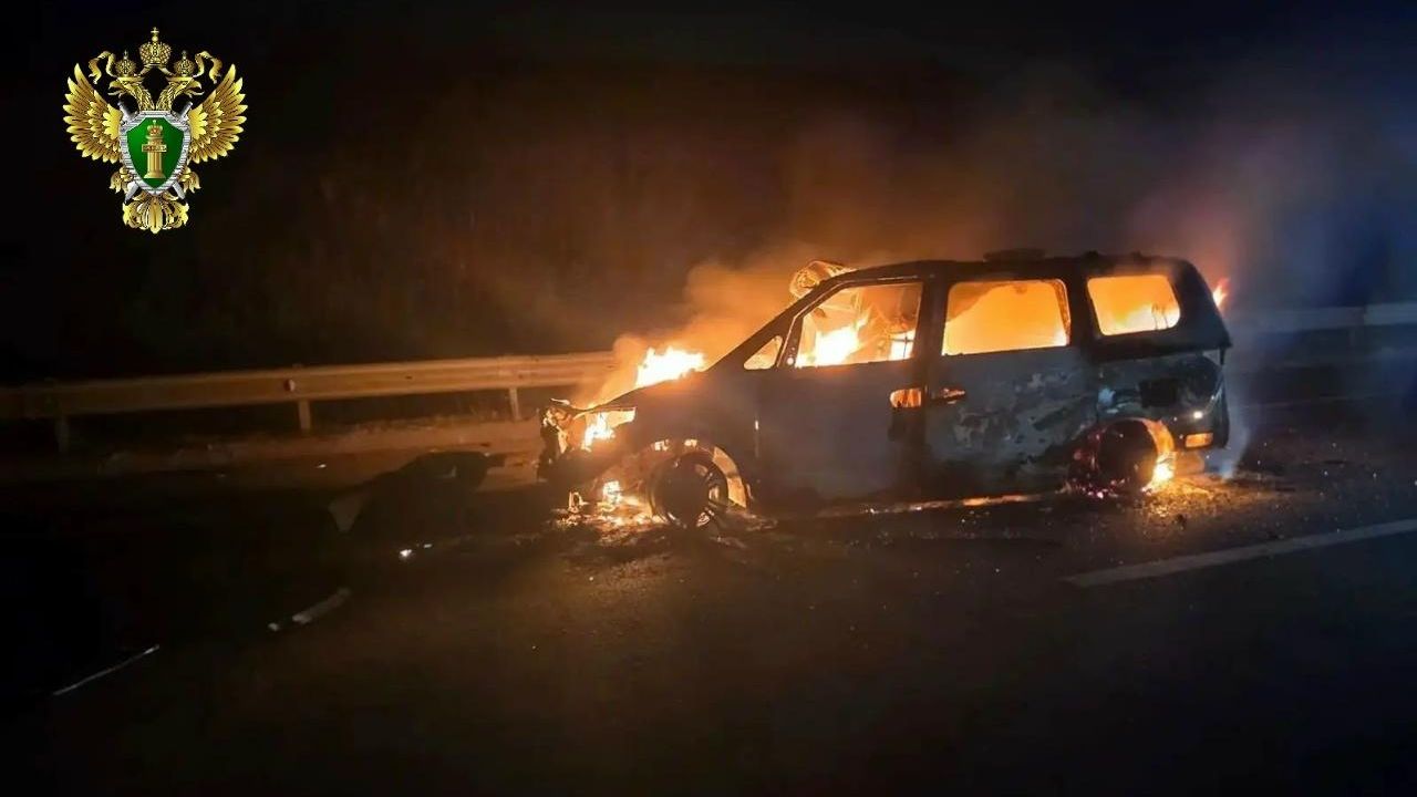 Легковой автомобиль загорелся после столкновения с грузовиком на федеральной трассе в Ставропольском крае. 27 августа 2026 Легковой автомобиль загорелся после столкновения с грузовиком на федеральной трассе в Ставропольском крае. 27 августа 2026 - РИА Новости, 1920, 27.08.2026