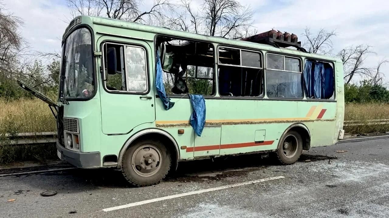 Последствия удара украинского дрона по автобусу в ЛНР Последствия удара украинского дрона по автобусу в ЛНР - РИА Новости, 1920, 27.08.2026