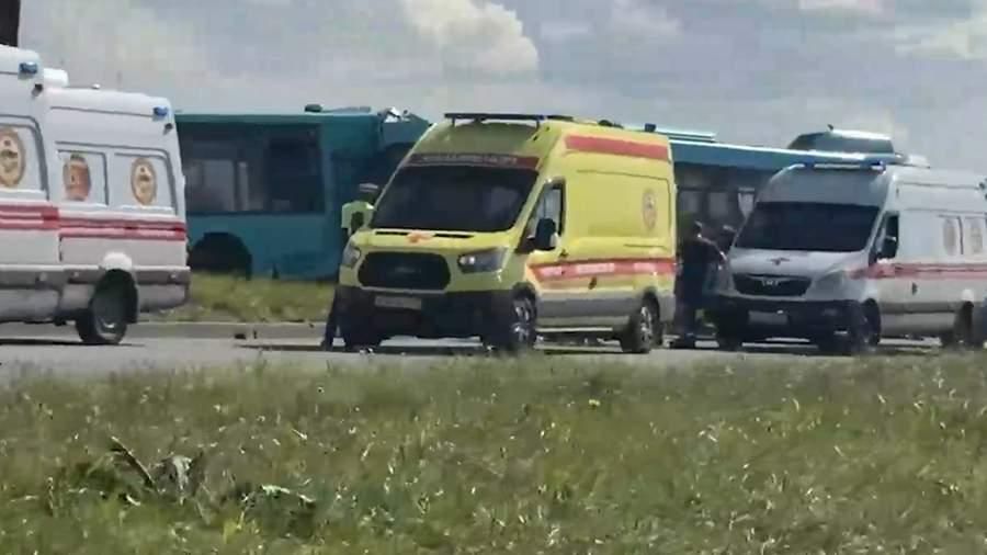 Автомобили скорой помощи на месте столкновения автобусов в Санкт-Петербурге Автомобили скорой помощи на месте столкновения автобусов в Санкт-Петербурге - РИА Новости, 1920, 27.08.2026