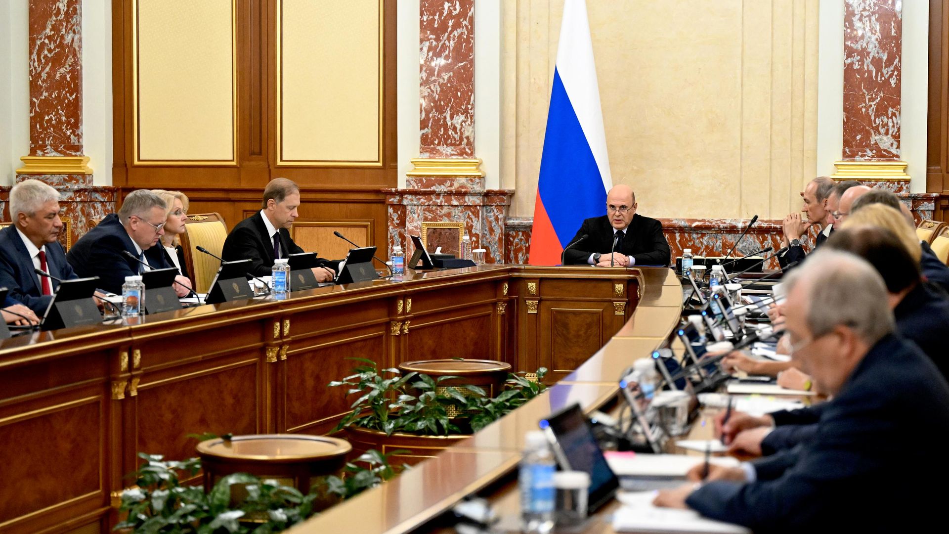 Председатель правительства РФ Михаил Мишустин проводит заседание кабинета министров РФ. 27 августа 2026 Председатель правительства РФ Михаил Мишустин проводит заседание кабинета министров РФ. 27 августа 2026 - РИА Новости, 1920, 27.08.2026
