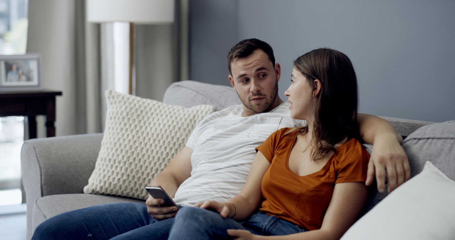 Разговор между женщиной и мужчиной - РИА Новости, 1920, 27.08.2026