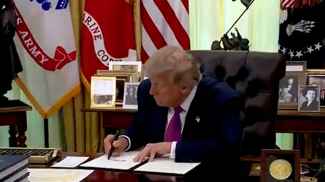 Трамп подписывает указ о переименовании озера Онтарио в озеро Америка