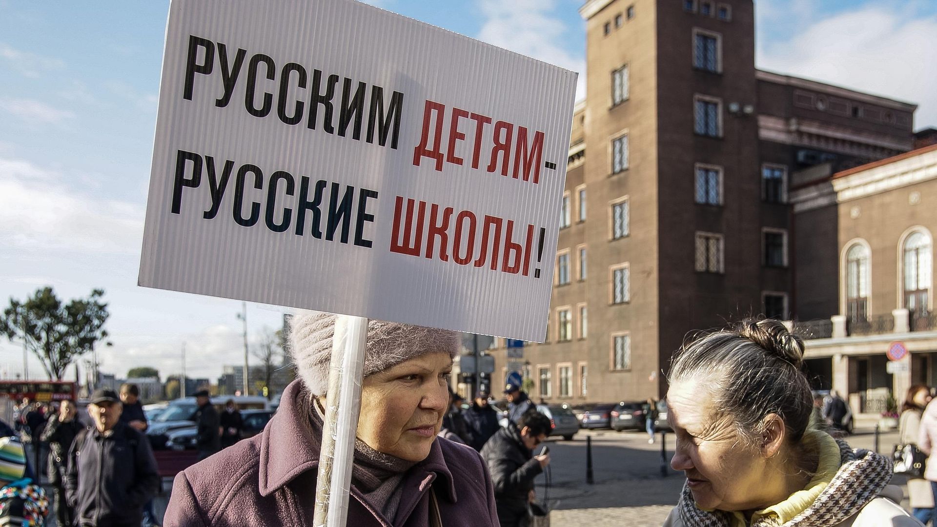 Участники марша в Риге в защиту русских школ в Латвии Участники марша в Риге в защиту русских школ в Латвии - РИА Новости, 1920, 31.08.2026