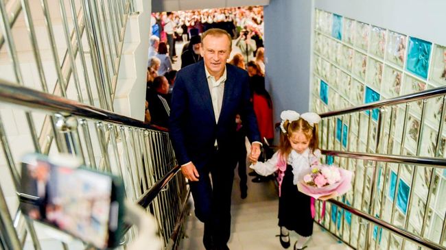 Александр Дрозденко в школе в поселке Мичуринское Александр Дрозденко в школе в поселке Мичуринское